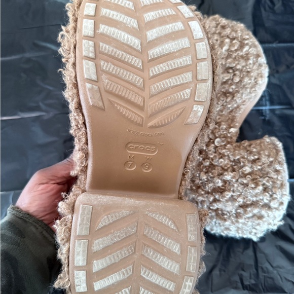 CROCS Classic Faux Doodle Fur Clogs Size 9 Woman’s - Picture 7 of 10